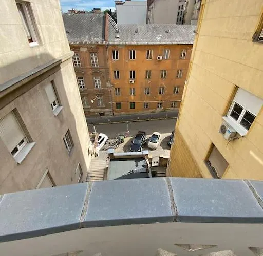 Charming Apartment In The Heart Of Gellert Area.